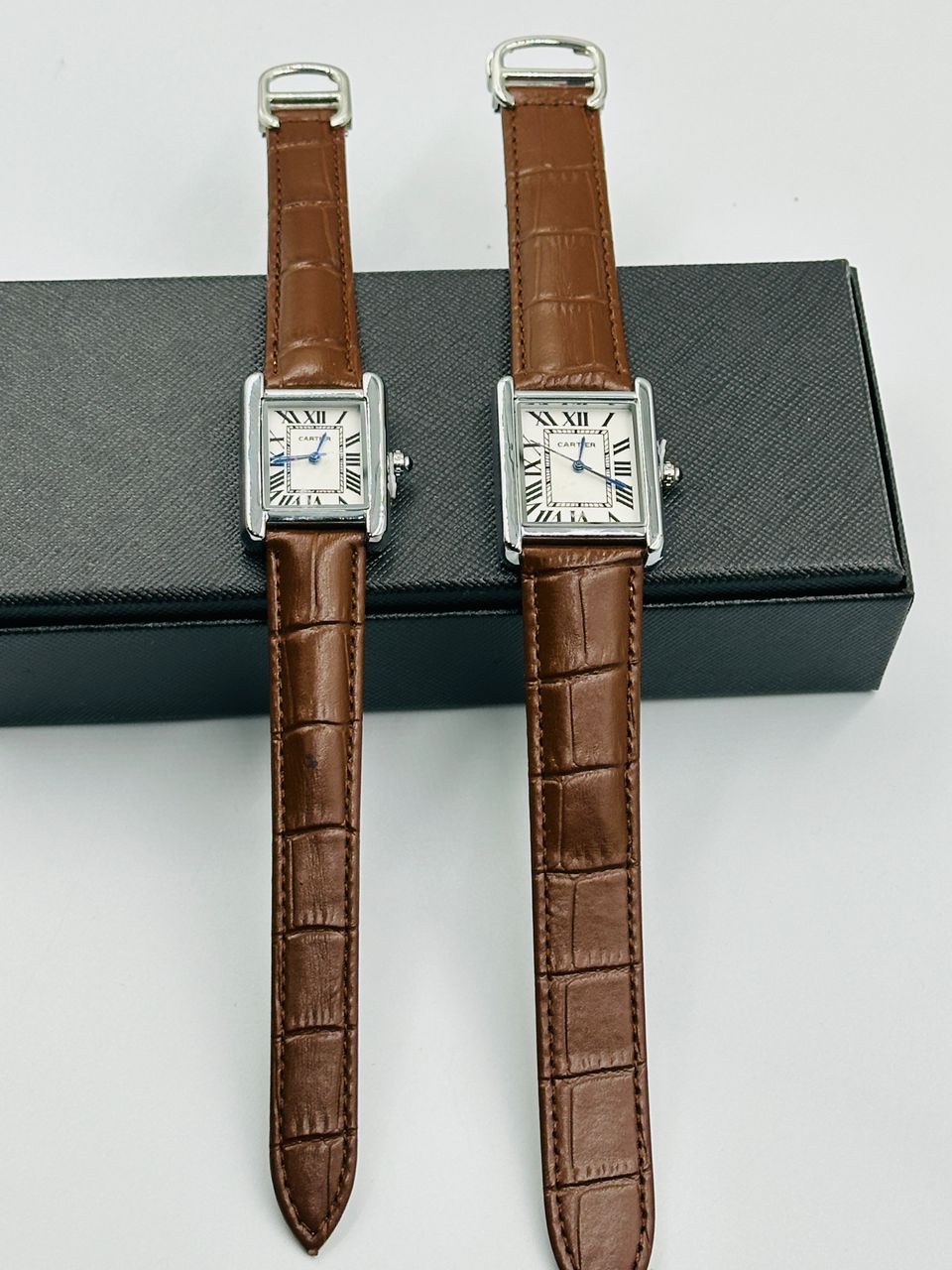 Montres Élégantes en Cuir – Duo cartier Intemporel